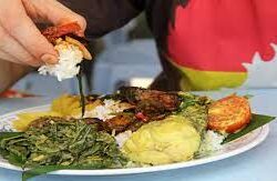 Pakai Sendok atau Tangan? Ini Manfaat Makan Menggunakan Tangan