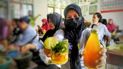 Program UKBM Herbal Edukasi Masyarakat Hidup Sehat Tanpa Bahan Kimia