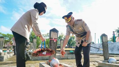 Polda Tabur Bunga di TMP Watubangga