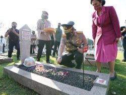 Kapolri Ziarah ke TMP Kalibata