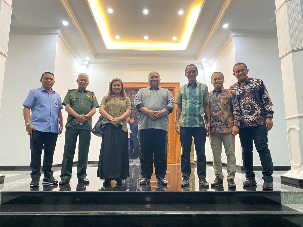 CEO PT Vale Febriany Eddy bersama Vice President Director Adriansyah Chaniago,  Director Strategic Permit Budiawansyah dan Director Corporate Affairs Yusuf Suharso bersilaturahmi dengan Gubernur Sultra, Ali Mazi di Rujab Gubernur, Senin (27/6/2022).