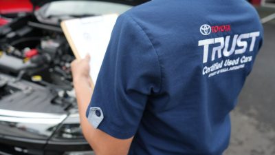 Beli Mobil Bekas di Toyota Trust Selama Agustus, Bisa Bawa Pulang Hadiah Motor Keeway!