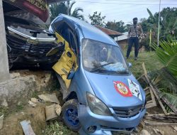 Mobil Pengemudi Maxim Ringsek Dihantam Avansa di Abeli Dalam