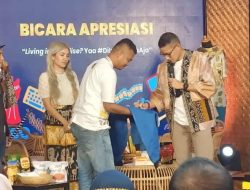 Didampingi Tina Nur Alam, Sandiaga Uno Sambangi Lapak AKI di Lippo Plaza Kendari