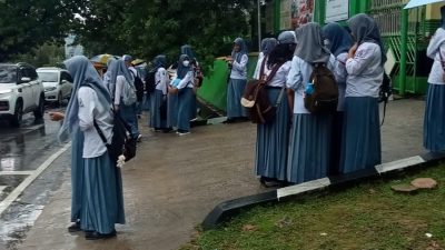 Banyak Pelajar Terlantar Gegara Aksi Mogok Angkot Pasca BBM Naik, Polisi Siapkan Bus Angkutan