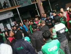 Driver Gojek di Kendari Demo Minta Tarif Ojol Dinaikkan Juga