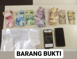 Tiga Pria Ditangkap Saat Asik Main Judi Togel & Judi Online di Pasar Sentral Kota Lama