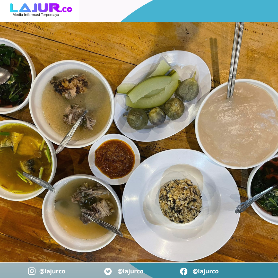 Ragam pilihan menu tradisional yang disajikan di Kedai Ratu Alam.