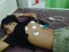 Wahyu (19), korban pembusuran di Kasilampe sedang mendapatkan perawatan medis di Rumah Sakit Santa Anna, Sabtu (29/10/2022).