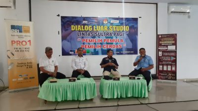 KPU & Bawaslu Kota Kendari Roadshow ke SMA 4, Bagikan Tips Jadi Pemilih Cerdas