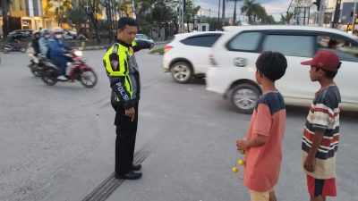 Tetiba Belok Merubah Arah, Pengendara Sepeda Motor Diserempet Mobil Molen