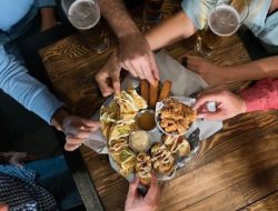 7 Kebiasaan Buruk Penyebab Batu Ginjal, Tak Cuma Kurang Minum