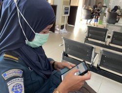 Fitur Mobile JKN Mudahkan Hidrianti Akses Layanan Administrasi Kepesertaan