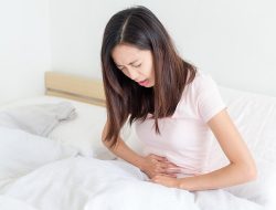 Wanita Alami Nyeri Perut Bagian Kiri Bawah? Waspadai Endometriosis