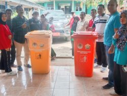 Kepala DLH Sultra Beri Edukasi dan Alat Pengelolaan Sampah di Sekolah di Kota Raha