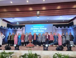 Ali Mazi Kukuhkan Kerukunan Keluarga Buton Baubau di Kendari