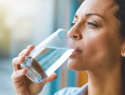 Minum Air Putih setelah Bangun Tidur Dianjurkan, Ahli Gizi Ungkap Manfaatnya