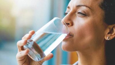Awas! Kurang Minum Bisa Bikin Mati Muda, Begini Penjelasannya