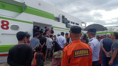 Tabrak Karang di Pulau Hari Konsel, Kapal Cantika 168 Tujuan Kendari Buat Ratusan Penumpang Panik