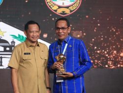 Kesehatan Jadi Prioritas Pembangunan di Buton Bawa Basiran Sabet Piala UHC Award