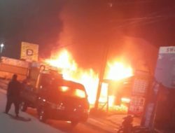 Gudang Toko ATK Dilla Jaya Terbakar, Kerugian Pemilik Capai Rp200 Juta