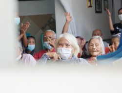 Peduli Lansia, Cermati Fintech Group Salurkan Bantuan ke Panti Werdha Melania