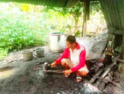 Potret Pengrajin Pandai Besi di Desa Walelei Muna Barat, Ada Sejak Zaman Kerajaan Muna Berdiri