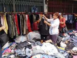 Jokowi Larang Baju Bekas Impor, Mendag Akan Tindak Pengusaha Thrifting