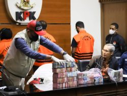 3 Kasus Korupsi Bupati Meranti: Diduga Terima Suap Rp 26 M hingga Nyuap BPK