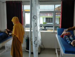 Kecelakaan Tragis Dialami Satu Keluarga di Konsel, Istri Pendarahan dan Anaknya Tewas di Tempat