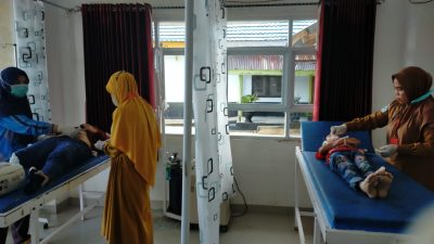 Kecelakaan Tragis Dialami Satu Keluarga di Konsel, Istri Pendarahan dan Anaknya Tewas di Tempat