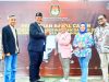 Balon DPD RI Tie Saranani diterima Ketua KPU Sultra Abdul Natsir saat daftar Pilcaleg 2024.