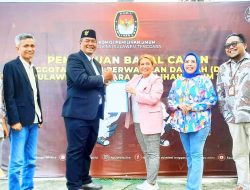 Gaya Nyetrik Tie Saranani Daftar ke KPU Sultra: Pakai Blazer Pink, Rambut Dipirang Kuning