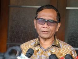 Jokowi Tunjuk Mahfud MD Plt Menkominfo Usai Johnny Plate Tersangka