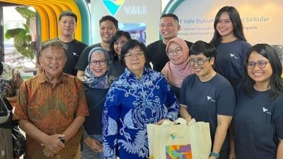 Menteri LHK RI Siti Nurbaya Sambangi Booth PT Vale di Festival Peduli Sampah 2023