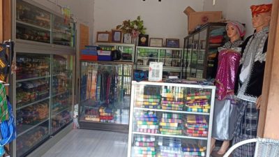 Penjual Tenun Muna Masalili Keluhkan Penerapan Tarif Layanan QRIS