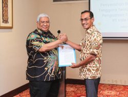 Gubernur Ali Mazi Serahkan SK Penetapan Lokasi Blok Pomalaa ke Manajemen PT Vale