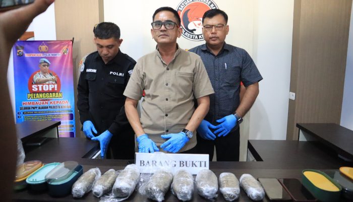 Polisi dan Bea Cukai Kendari Tangkap Tangan Dua Lelaki Terima Paket Ganja di Kantor Ekspedisi