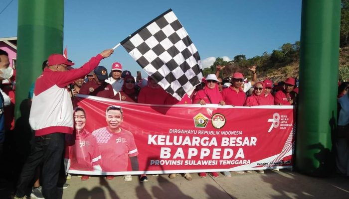 Sekda dan Kepala OPD se-Sultra Kompak Jalan Santai Merdeka di Jalan Wisata Kendari-Toronipa
