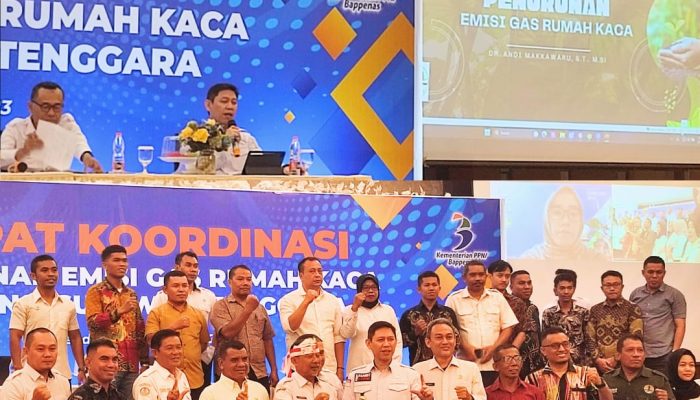 Dr Andi Makkawaru Jadi Pembicara Rakor Penurunan Emisi Gas Rumah Kaca Kementerian PPN di Kendari