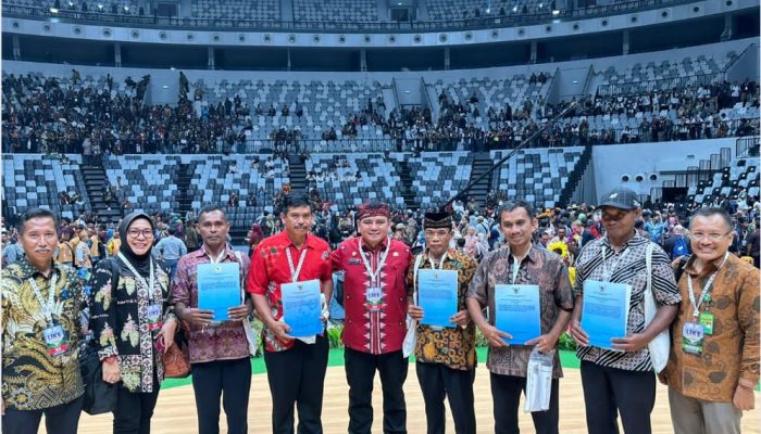 Tiga Daerah di Sultra Terima SK Biru TORA dari Jokowi, Andap: Jangan Sampai Dipindahtangankan! 