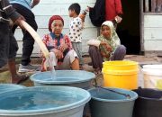 Masyarakat Benuanirae Kota Kendari Terdampak Kekeringan, Komunitas Anak Sulawesi Salurkan Air Bersih