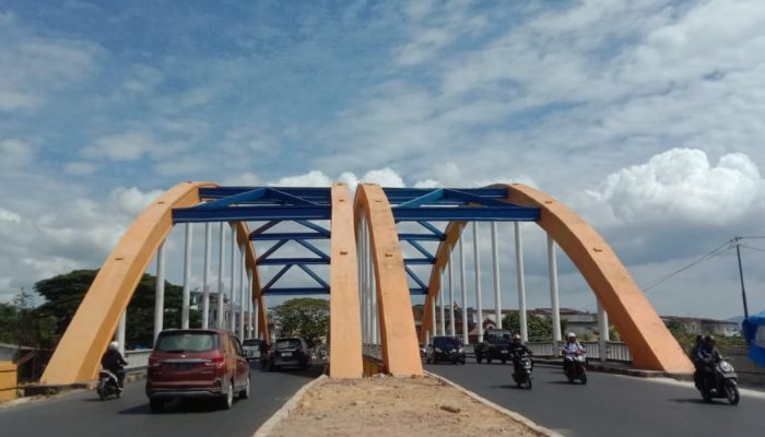 Jembatan Kuning Pasar Baru Kendari Mulai Dioperasikan, Arus Kemacetan Berkurang