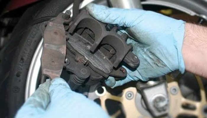 Efek Kampas Rem Habis Tidak Langsung Ganti, Motor Bisa Terpelanting