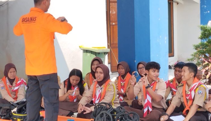 Basarnas Kendari Gelar Pelatihan Dasar SAR ke Puluhan Anggota Pramuka