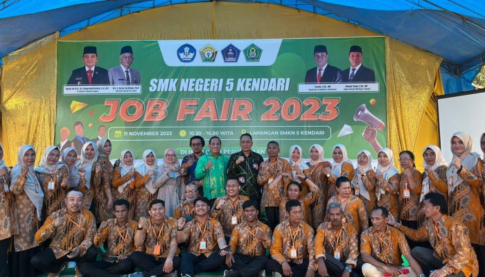 Gelar Job Fair & Bursa Kerja, SMK Negeri 5 Kendari Pertemukan Pencari Kerja dengan Loker