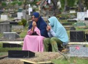 Ketentuan Ziarah Kubur bagi Wanita Haid, Muslimah Pahami Ya!