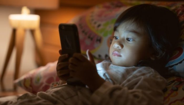 Riset Ungkap Dampak Buruk Beri Gadget ke Anak di Bawah 12 Tahun
