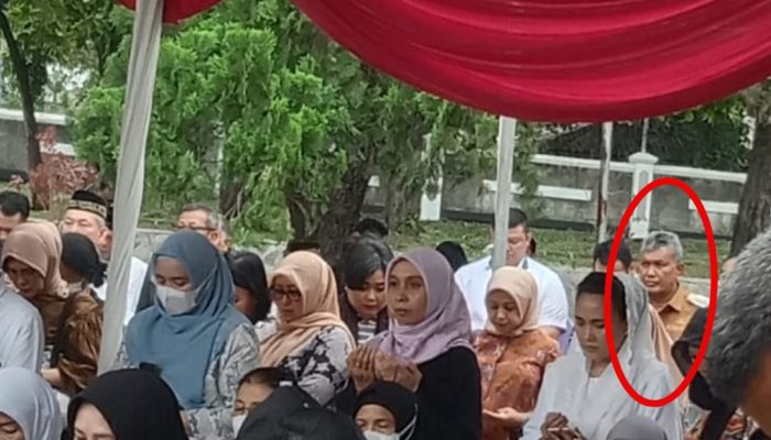 Pj Wali Kota Kendari Muhammad Yusup Hadiri Pemakaman Militer Laode Barhim