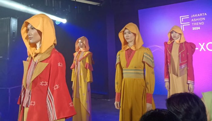Dekranasda Buteng Suguhkan Pesona Ragam Motif Tenun di Parade Busana Jakarta Fashion Trend